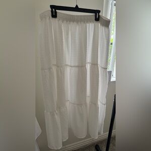 White Boohoo Maxi Skirt Size 22